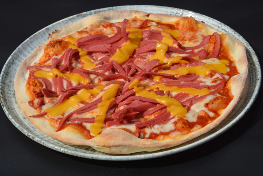 SOSİSLİ CHEDDARLI PİZZA